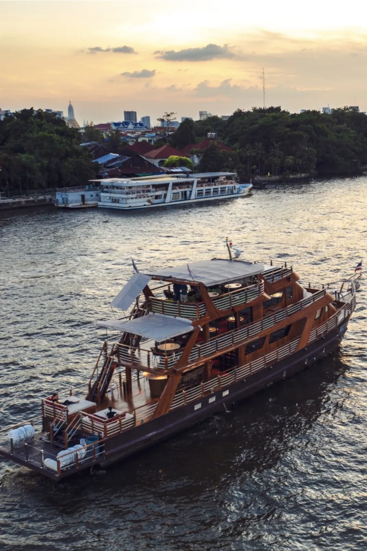 Pruek dinner cruise boat gracefully sailing along the Chao Phraya river in Bangkok