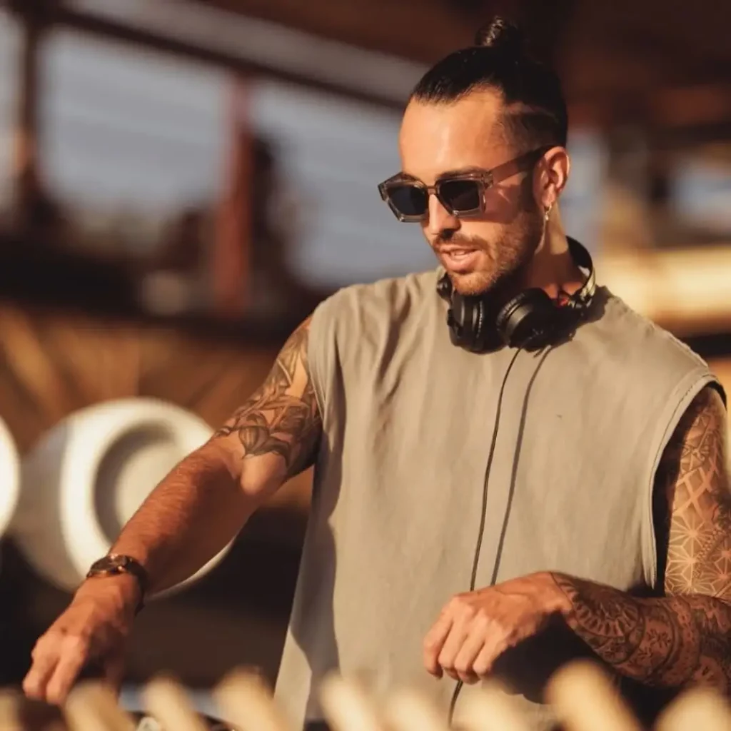 the deeper the bass, the deeper the love 🔊❤️......... dj alexvee music housemusic phuket t