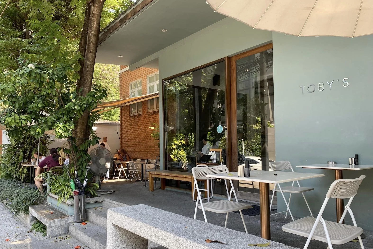 tobys outdoor terrace bangkok
